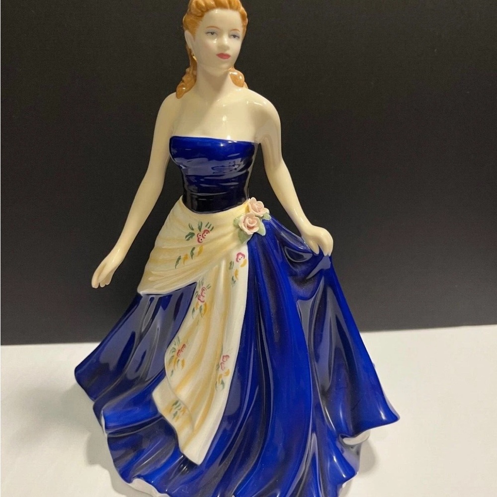 Vintage Royal Doulton Pretty Ladies Figurine (2008) OliviaHN5114 With Origin Box